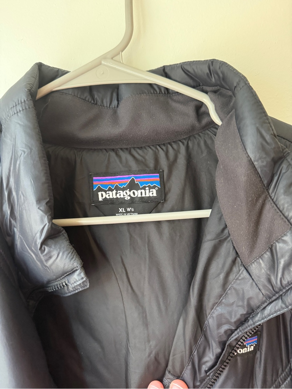 Patagonia Women’s Black Quilted Lightweight Jacket - Picture 3 of 3